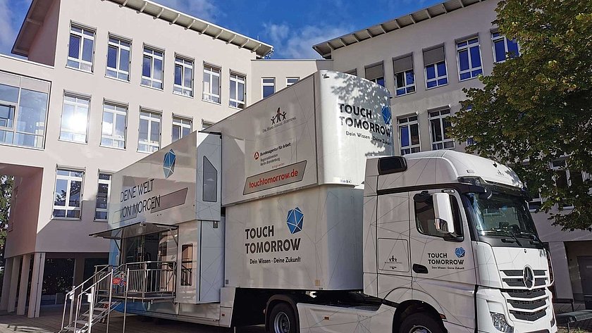 So sieht Berufsorientierung mit dem TouchTomorrow-Truck in normalen Zeiten aus. Alle Fotos: IW Medien